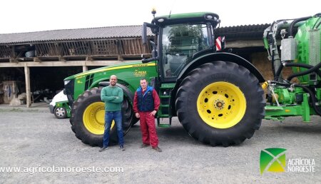 Agrícola Noroeste  entrega John Deere 8295R a Jose