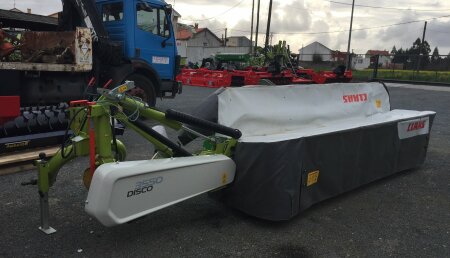 Talleres Agrícolas Mata entrega segadora CLAAS DISCO 3550 equipada con barra MAX CUT en Trazo