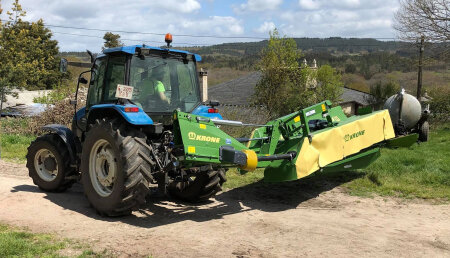 Millares torron entrega segadora Krone 320r  en s.maria alta lugo a diego