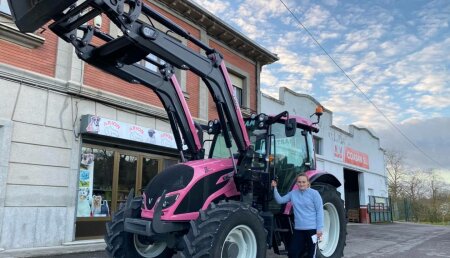 Agrícola Patricio entrega Valtra A114 Pink a Ganadería el Violeo