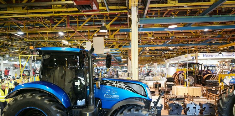 New Holland alcanza los dos millones de tractores en Basildon en el 60 aniversario de la planta