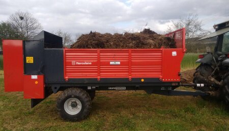Millares Torron entrega remolque estercolero Herculano en castroverde san paio con emilio