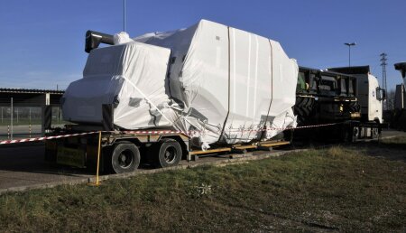 AGCO/FENDT SOLO TRANSPORTA SU MAQUINARIA DE RECOLECCION CON CUBIERTAS PROTECTORAS