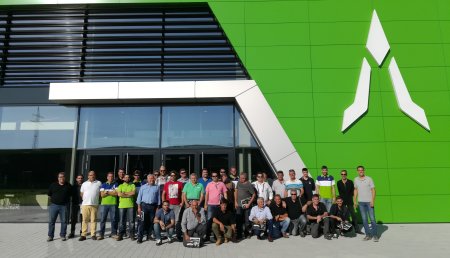 Concesionarios españoles de Deutz-Fahr reciben formación de producto en la nueva fábrica de Lauingen (Alemania)