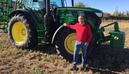 Comercial Agrícola Castellana SL Entrega JOHN DEERE 6155R a Guillermo Aníbarro Herrero, de Medina de Rioseco (Valladolid).