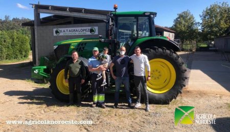 Agrícola Noroeste entrega John Deere 6175M a Faustino y Jose son 2 socios de Santiso (A Coruña)