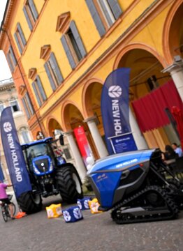 New Holland presenta innovación y diseño agrícola en el Motor Valley Fest 2026 de Italia.