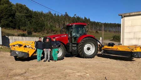 Agricola Matova Entrega a Gandaría Baneira  Segadoras ELHO con acondicionador y agrupadores.