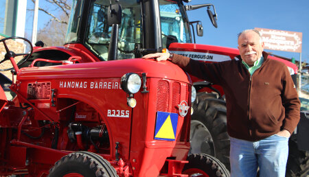Maximino Míguez Salgado un apasionado restaurador de tractores