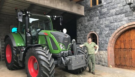 Agricola Patricio entrega FENDT 716 VARIO a Toyo de ganadería Los Leones, en Carreño