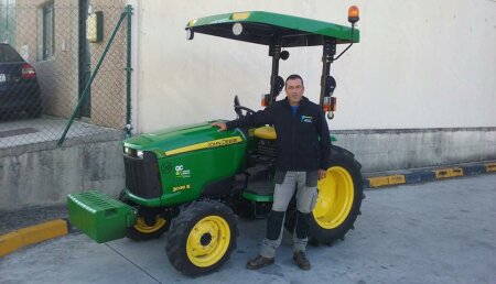 Comercial Agrícola Castellana entrega JOHN DEERE 3036E al Grupo Bederna, empresa de servicios de San Vicente de la Barquera, Cantabria.