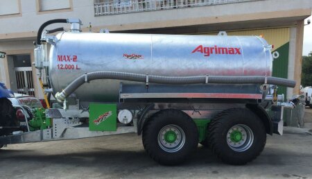 Maxideza entregò 6 cisternas Agrimax