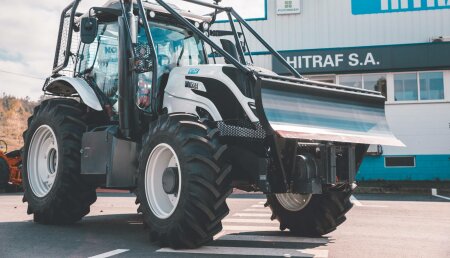 Hitraf entrega Valtra a viveros Braña