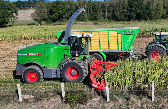 Maxideza presenta en España la nueva Fendt Katana 850, una potente picadora de forraje de 847 CV