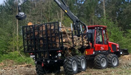 Hitraf entrega en Ponteceso Komatsu Forest AB 855 - 8WD a forestales Menpa del Bosque