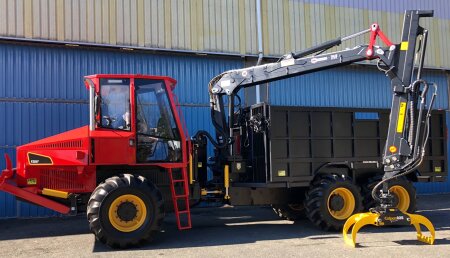 CARDELLE HIDRÁULICA, entrega un autocargador forestal FORCAR F205A, en Pola de Lena (Asturias):