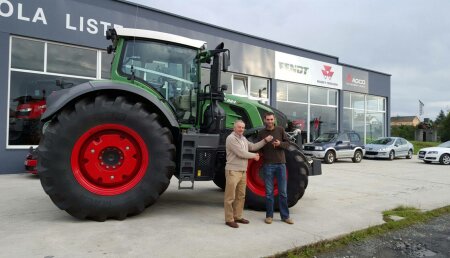 Maquinaria Liste entrega Fendt 824 Vario Version Profi Plus a la sociedad Agroforestal Vaamonde Mella de Arzúa