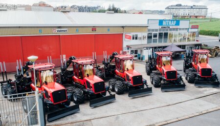 Hitraf entrega 5 flamantes Autocargadores Komatsu855 a Greenalia