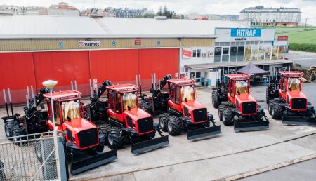 Hitraf entrega 5 flamantes Autocargadores Komatsu855 a Greenalia