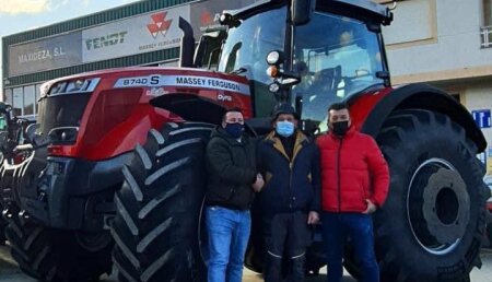 Maxideza entrega Massey Ferguson 8740 Dyna VT a Gandeiros de Lalin S.C.G.