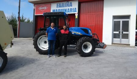 Fariña Maquinaria entrega New Holland T4.110 a Pousadoiro