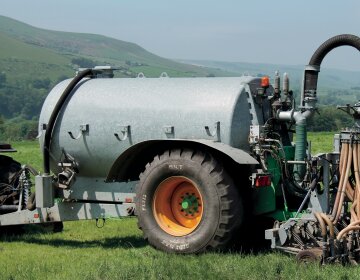 Proteger el suelo, maximizar el rendimiento: RIDEMAX FL 615 de BKT es el aliado perfecto para las explotaciones agrícolas intensivas