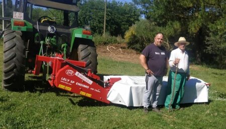 Agricola Calvo  entrega LELY 240 a Jesús calvo suengas en Gradoi - O Cruceiro ( Antas de Ulla )