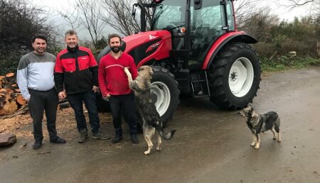 Agrícola Patricio entrega Valtra A104 a Francisco Javier, de Pando, Cantabria