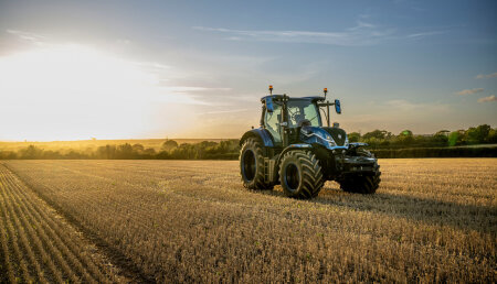 EL MOTOR DE GAS NATURAL FPT INDUSTRIAL N67 IMPULSA EL PRIMER TRACTOR DE GNL DEL MUNDO, DISEÑADO POR NEW HOLLAND AGRICULTURE