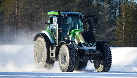 El fabricante de neumáticos Nokian y Valtra marcan un nuevo record del mundo de velocidad para tractores: 130,165 km/h